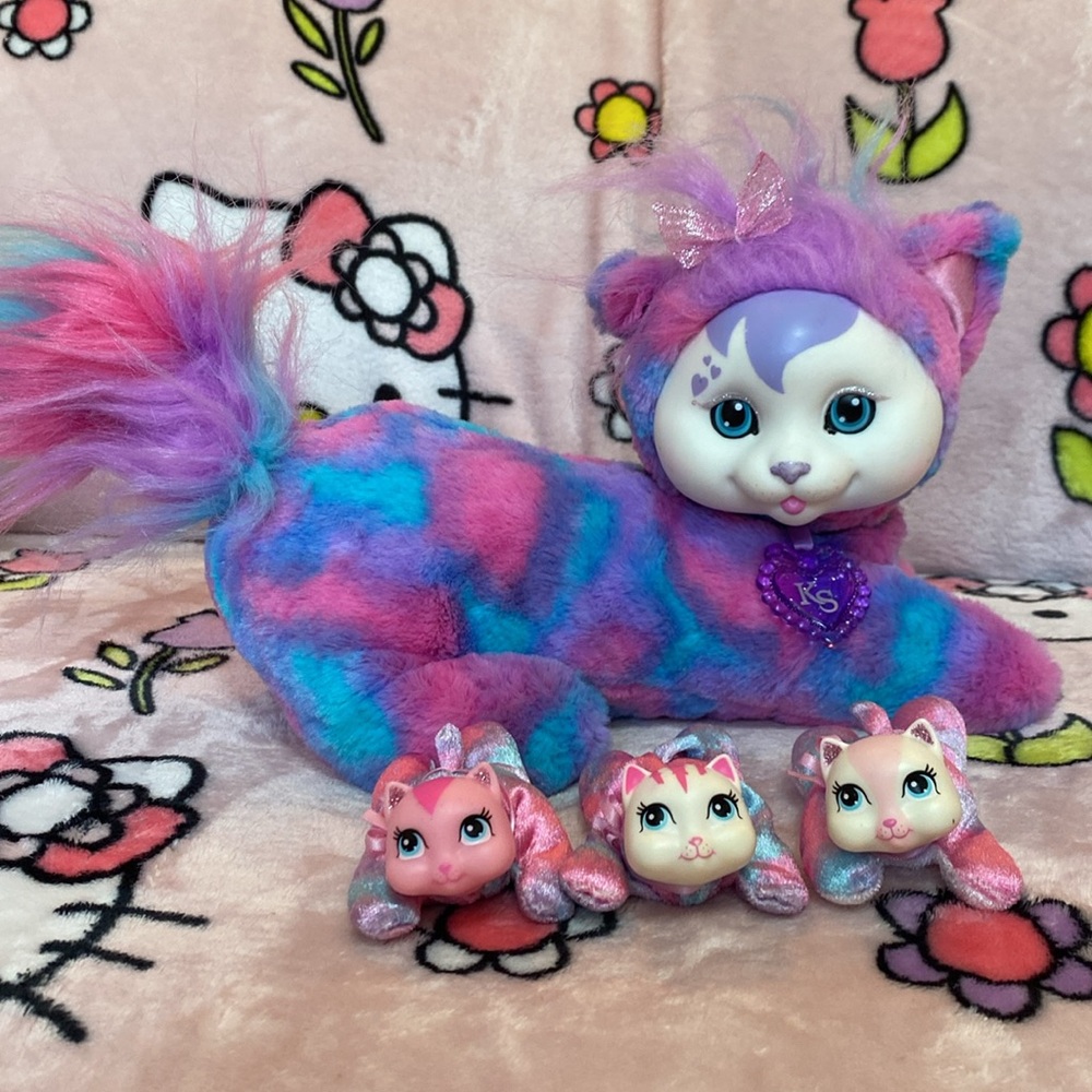 Lovely Kitty 😸 Surprise with Kittens 😻